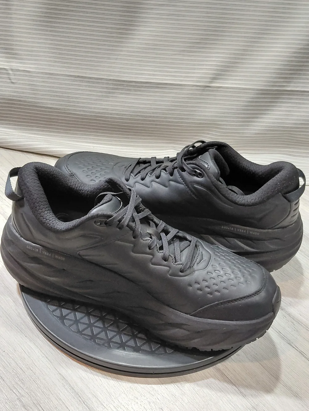 NEW HOKA Mens Bondi SR Heavy Duty Water Resistant Triple Black Leather Shoes M12